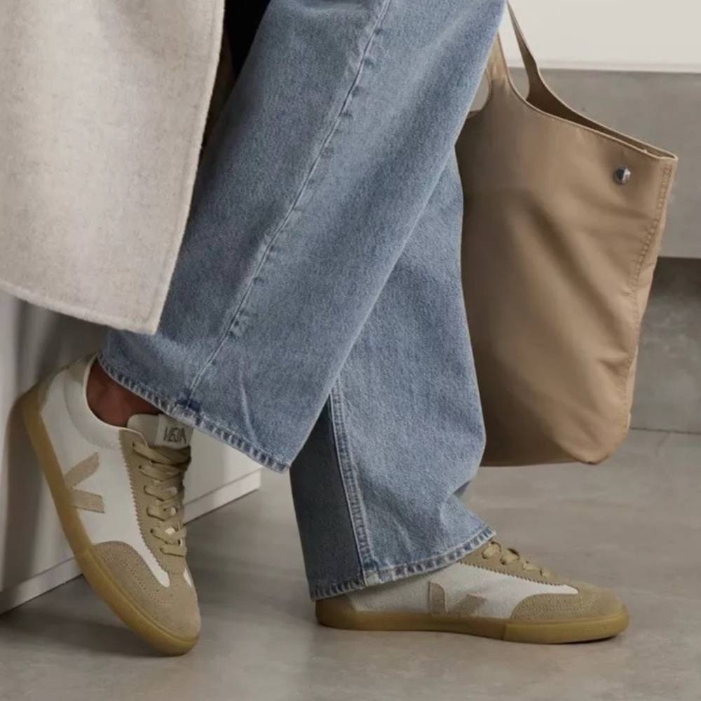 Veja Volley Suede Sneaker in Natural/Sahara/Natural sz 39EU/8US New in Box